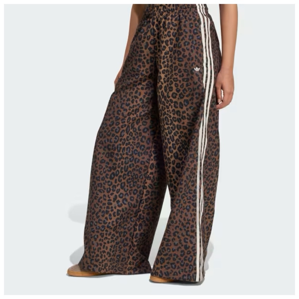 SOLD OUT! ADIDAS leopard printed oversized track pants - Picture 2 of 6